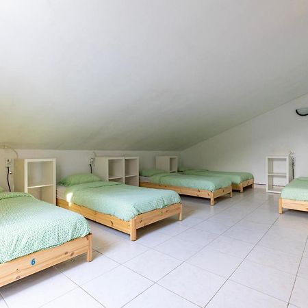 Pineapple Surf House Hostel Atouguia Da Baleia Exterior photo