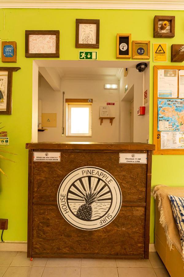 Pineapple Surf House Hostel Atouguia Da Baleia Exterior photo