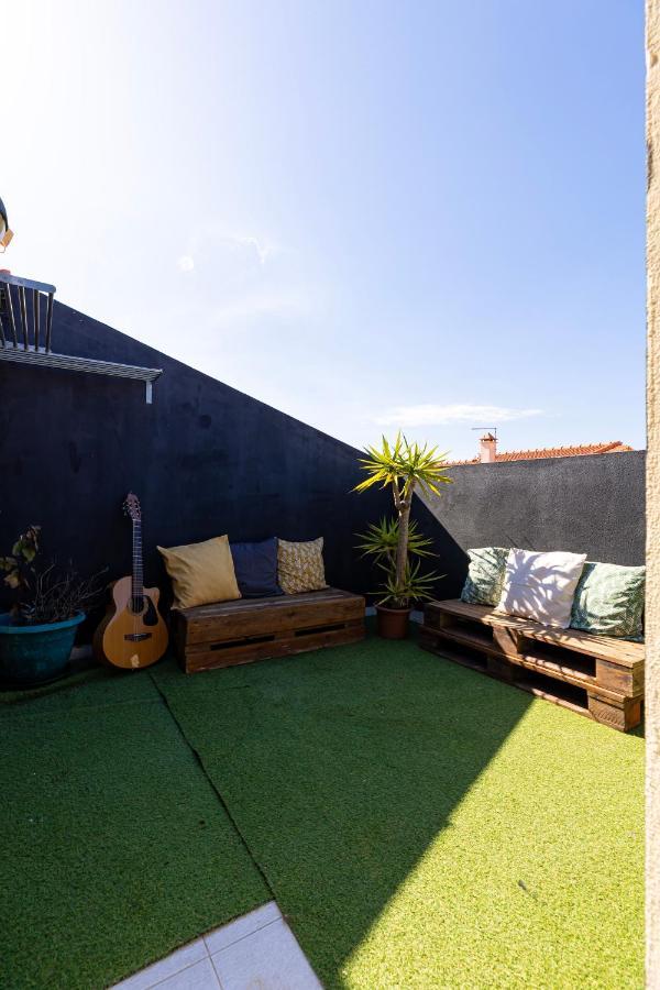 Pineapple Surf House Hostel Atouguia Da Baleia Exterior photo