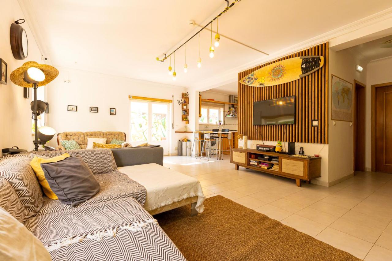 Pineapple Surf House Hostel Atouguia Da Baleia Exterior photo
