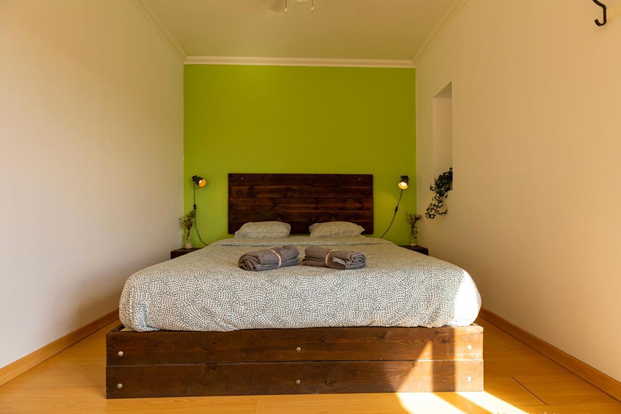 Pineapple Surf House Hostel Atouguia Da Baleia Exterior photo