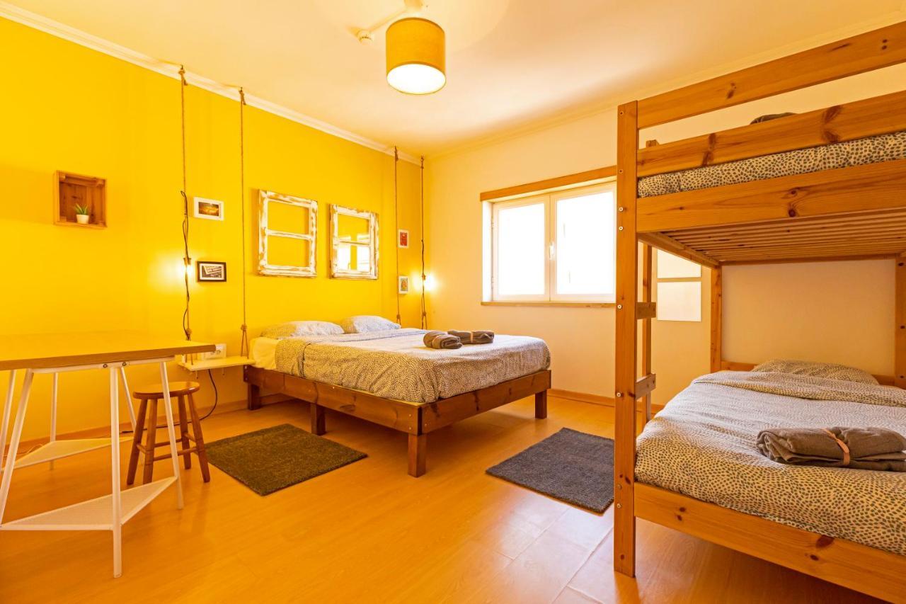 Pineapple Surf House Hostel Atouguia Da Baleia Exterior photo