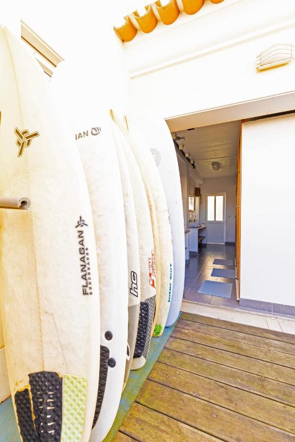 Pineapple Surf House Hostel Atouguia Da Baleia Exterior photo