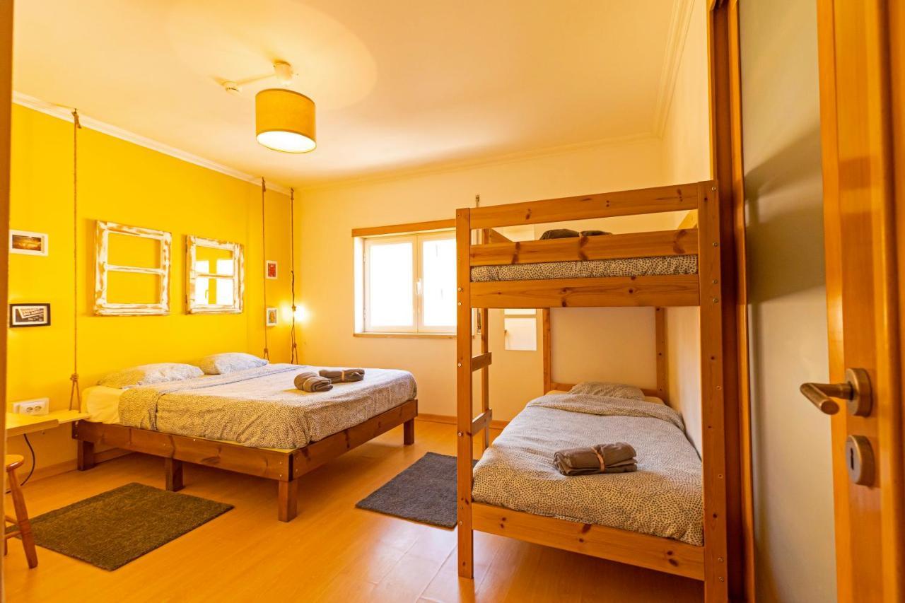 Pineapple Surf House Hostel Atouguia Da Baleia Exterior photo