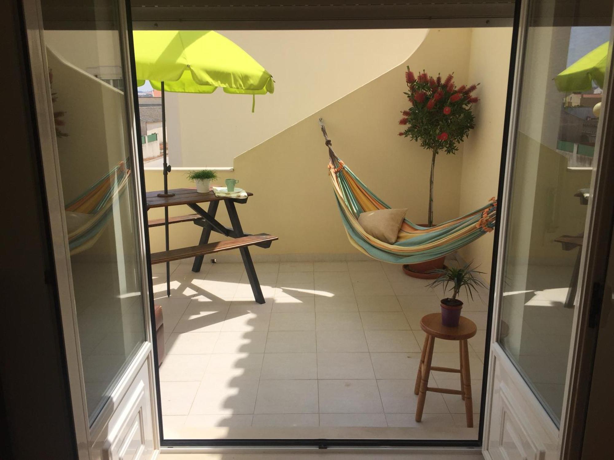 Pineapple Surf House Hostel Atouguia Da Baleia Exterior photo